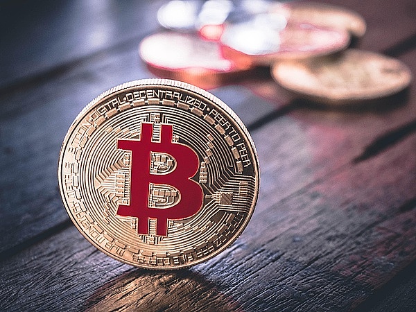比特币短线交易捷报：35600入场多单完美止盈800点