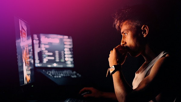 以太坊抢购热潮：机构与巨鲸为何在这个节骨眼上疯狂囤货？